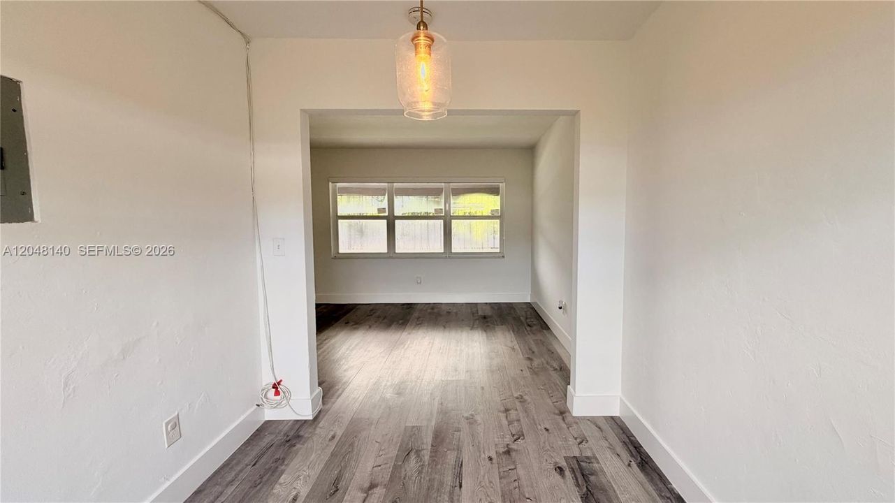 For Rent: $2,200 (2 beds, 1 baths, 794 Square Feet)