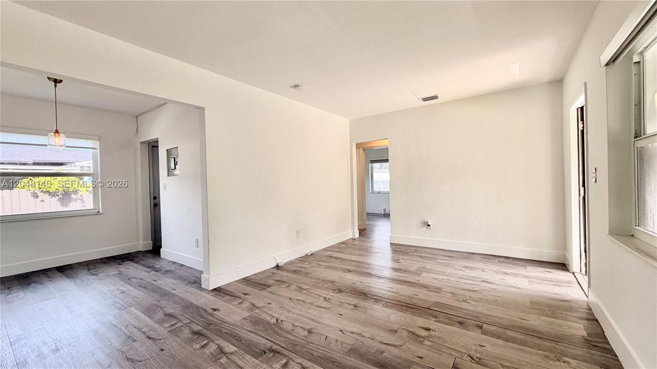For Rent: $2,200 (2 beds, 1 baths, 794 Square Feet)