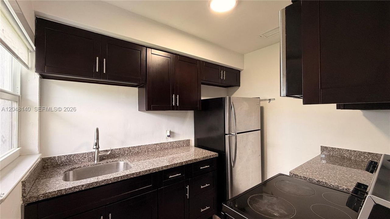For Rent: $2,200 (2 beds, 1 baths, 794 Square Feet)