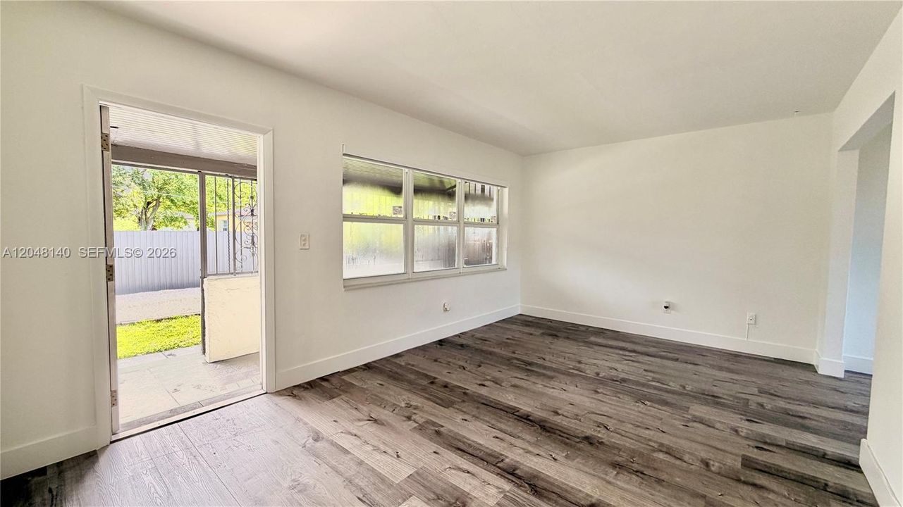 For Rent: $2,200 (2 beds, 1 baths, 794 Square Feet)