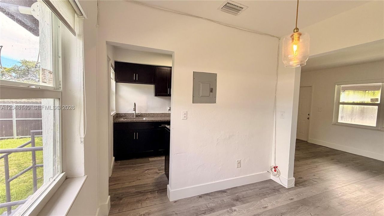 For Rent: $2,200 (2 beds, 1 baths, 794 Square Feet)