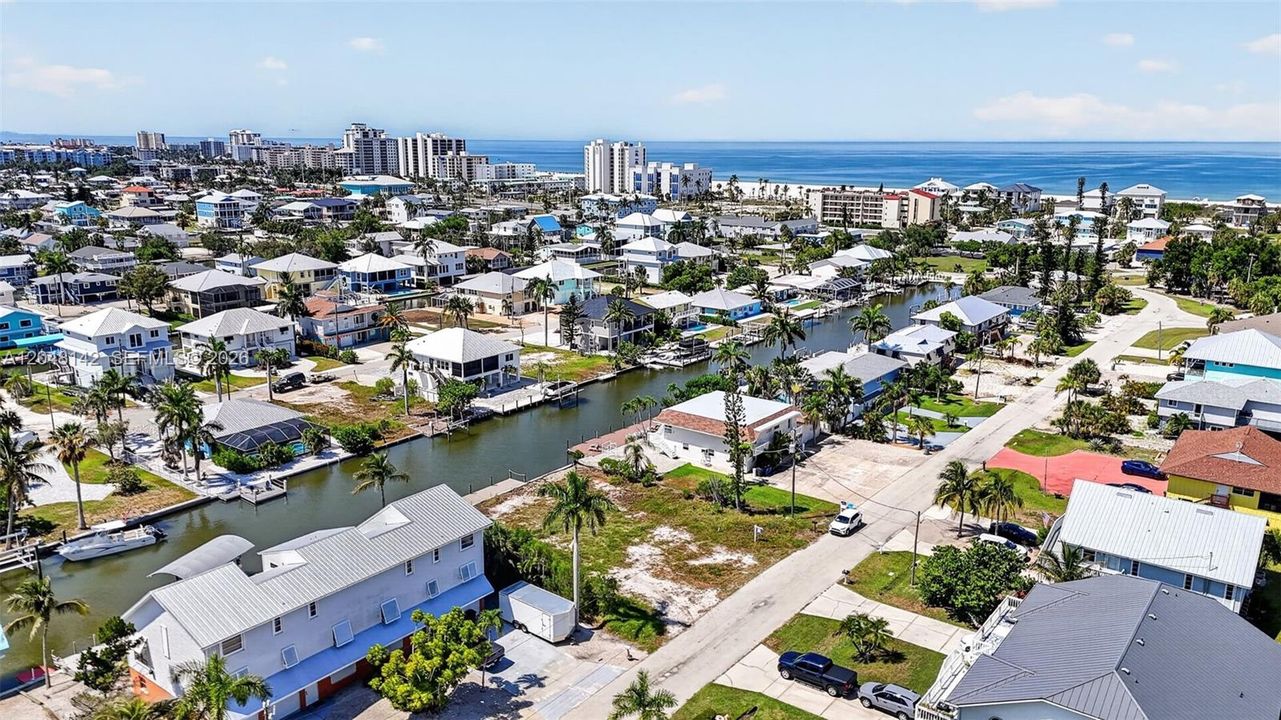En Venta: $800,000 (0.11 acres)