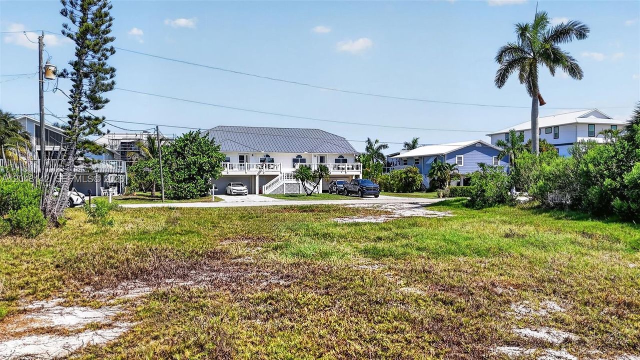 En Venta: $800,000 (0.11 acres)