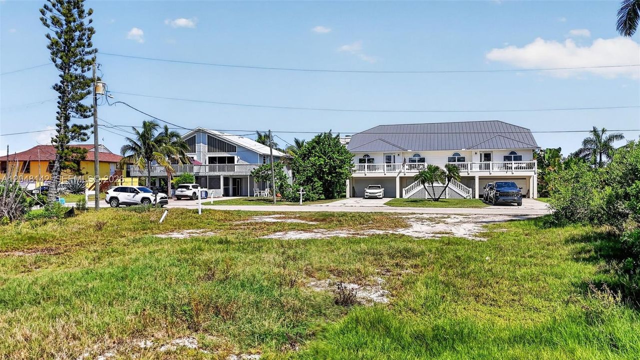 En Venta: $800,000 (0.11 acres)