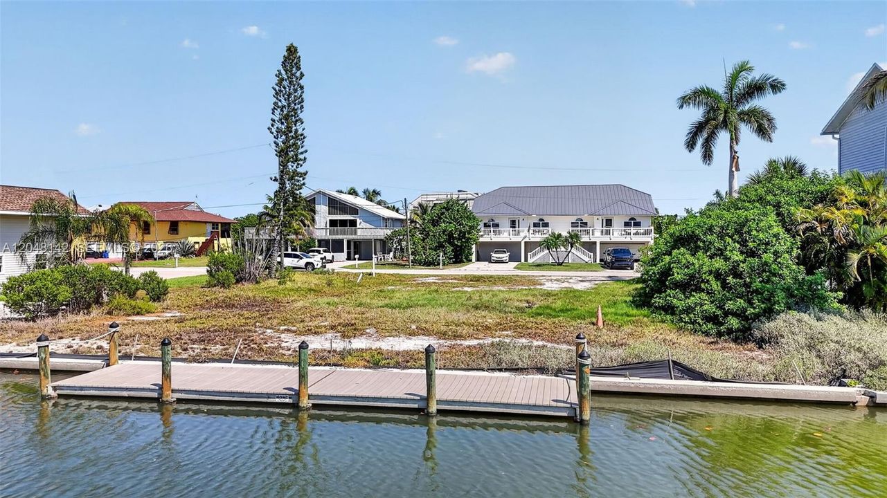 En Venta: $800,000 (0.11 acres)