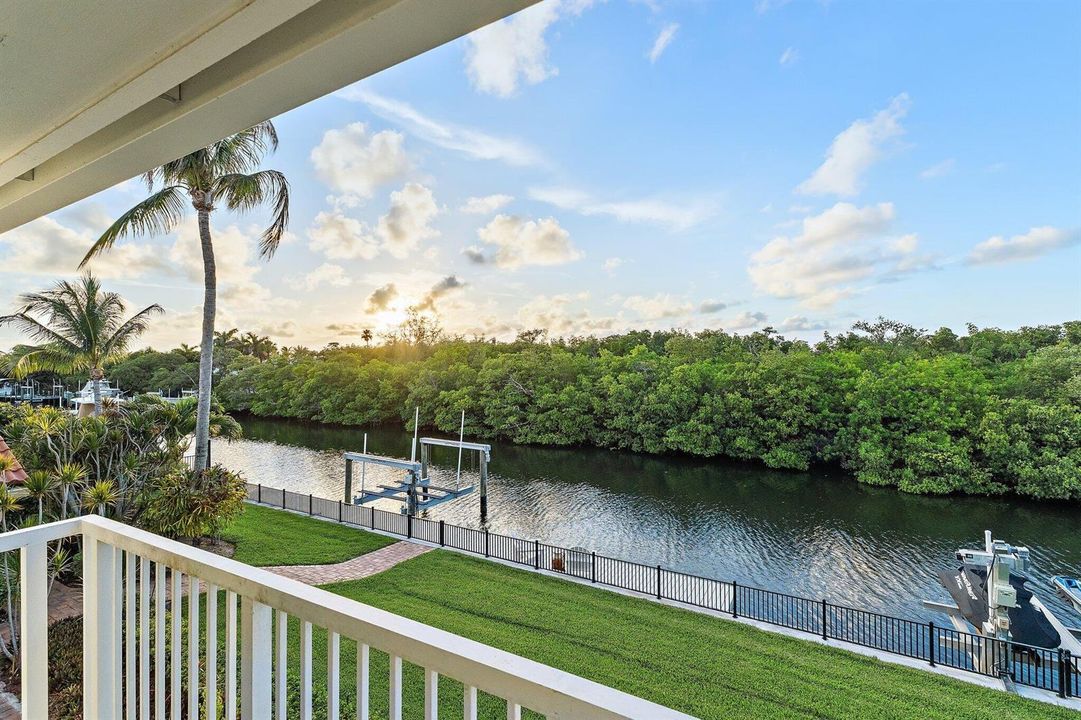 101-8565SEPalmSt-HobeSound-SMALL