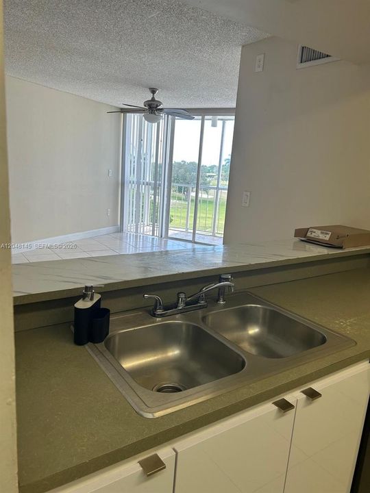 For Rent: $2,150 (2 beds, 2 baths, 960 Square Feet)