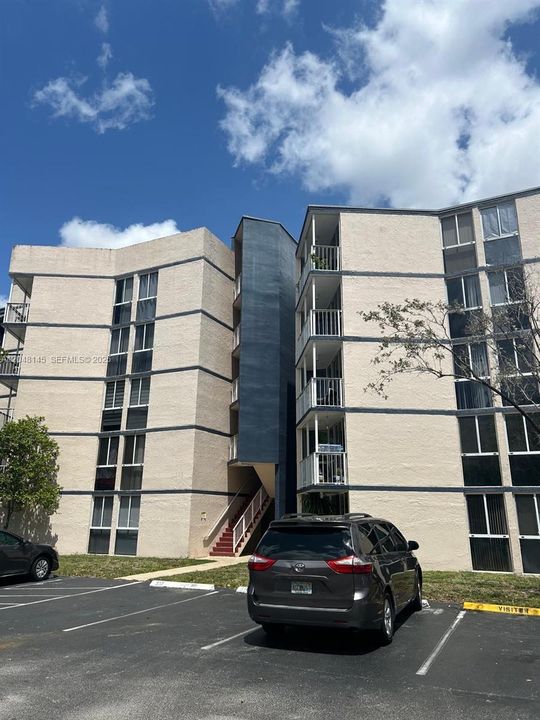 For Rent: $2,150 (2 beds, 2 baths, 960 Square Feet)