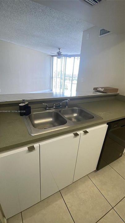 For Rent: $2,150 (2 beds, 2 baths, 960 Square Feet)