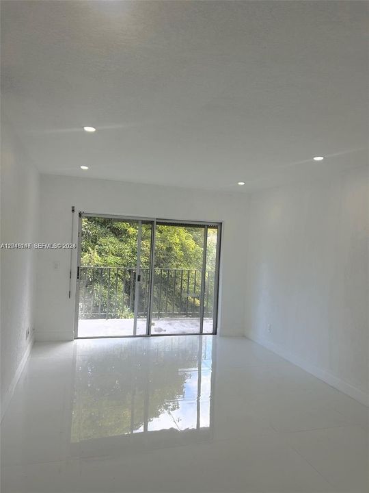 For Rent: $1,895 (2 beds, 2 baths, 806 Square Feet)