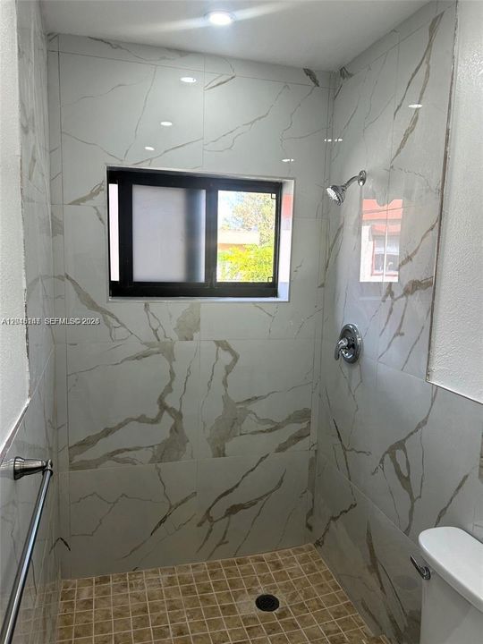 For Rent: $1,895 (2 beds, 2 baths, 806 Square Feet)