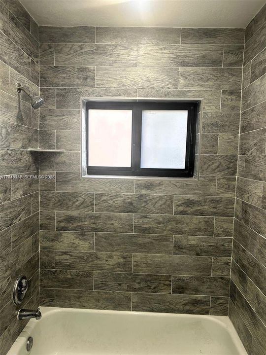 For Rent: $1,895 (2 beds, 2 baths, 806 Square Feet)
