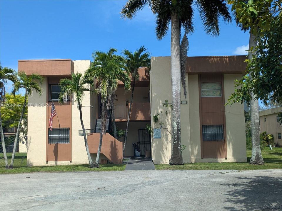 For Rent: $1,895 (2 beds, 2 baths, 806 Square Feet)