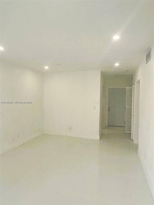 For Rent: $1,895 (2 beds, 2 baths, 806 Square Feet)