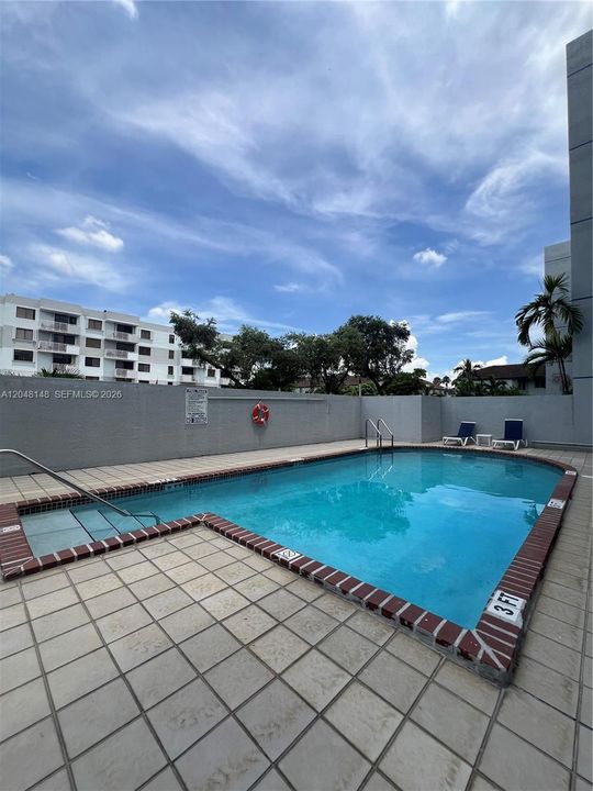 For Rent: $2,500 (2 beds, 2 baths, 1050 Square Feet)
