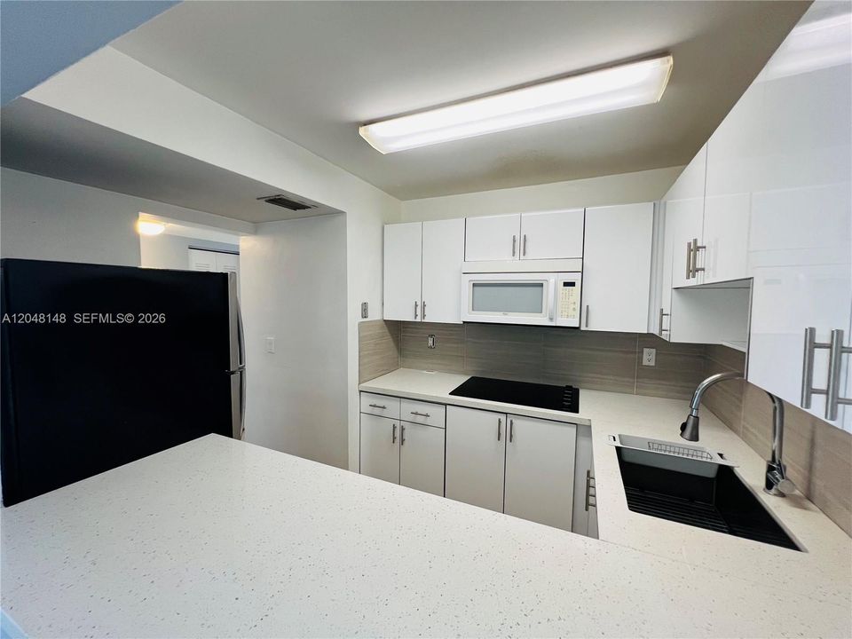 For Rent: $2,500 (2 beds, 2 baths, 1050 Square Feet)
