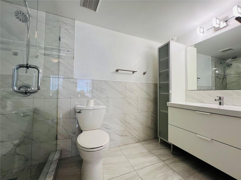 For Rent: $2,500 (2 beds, 2 baths, 1050 Square Feet)