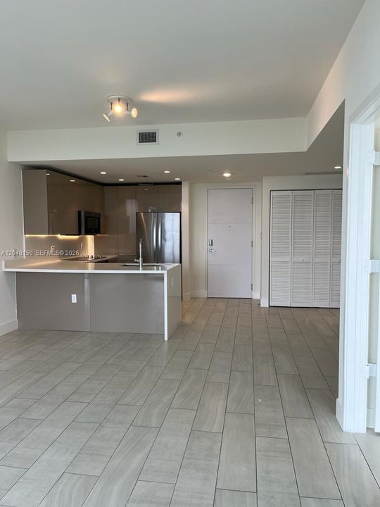 В аренду: $3,350 (2 спален, 2 ванн, 1026 Квадратных фут)