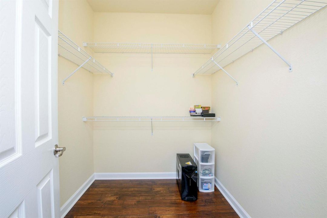 09- Master bathroom (4)