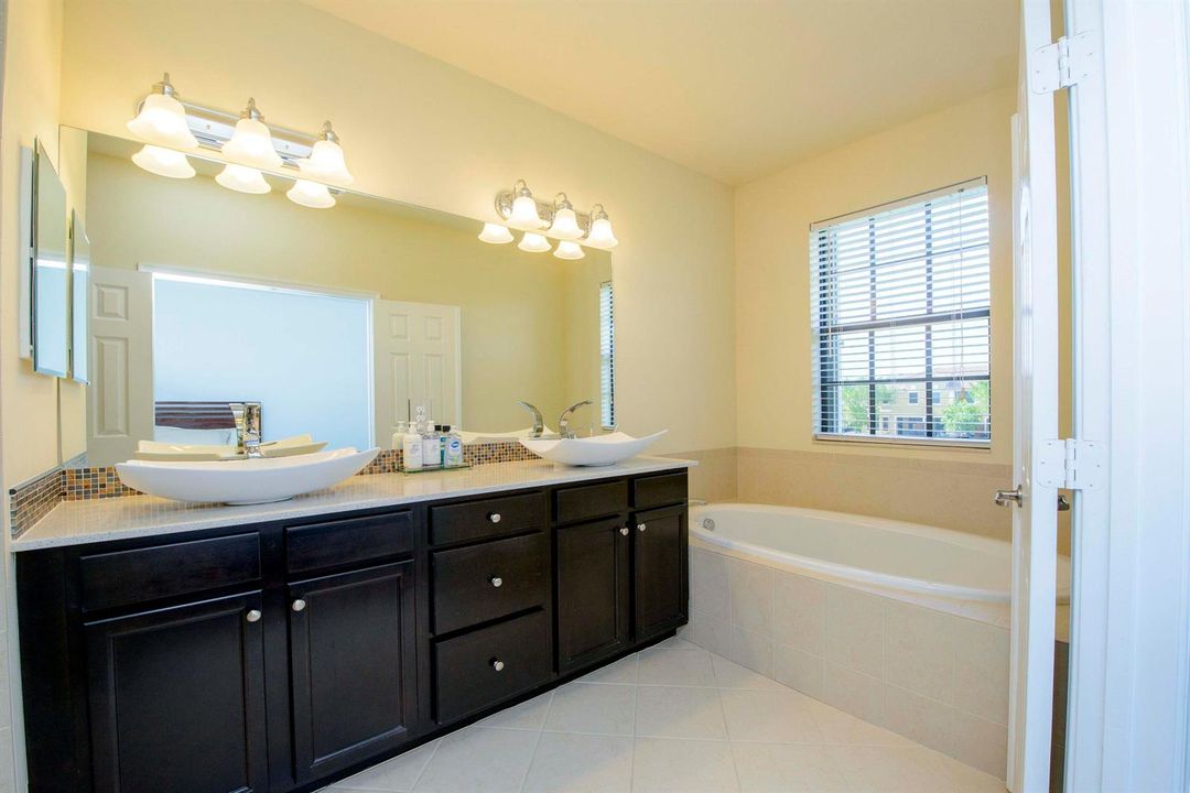 09- Master bathroom (3)