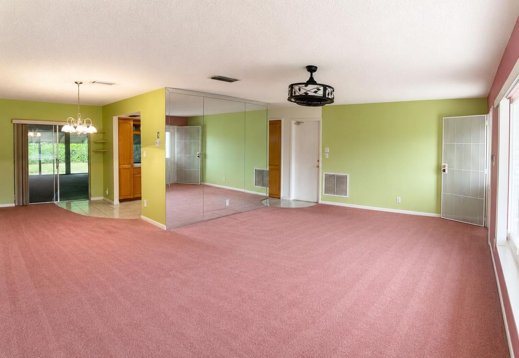 OPEN LAYOUT