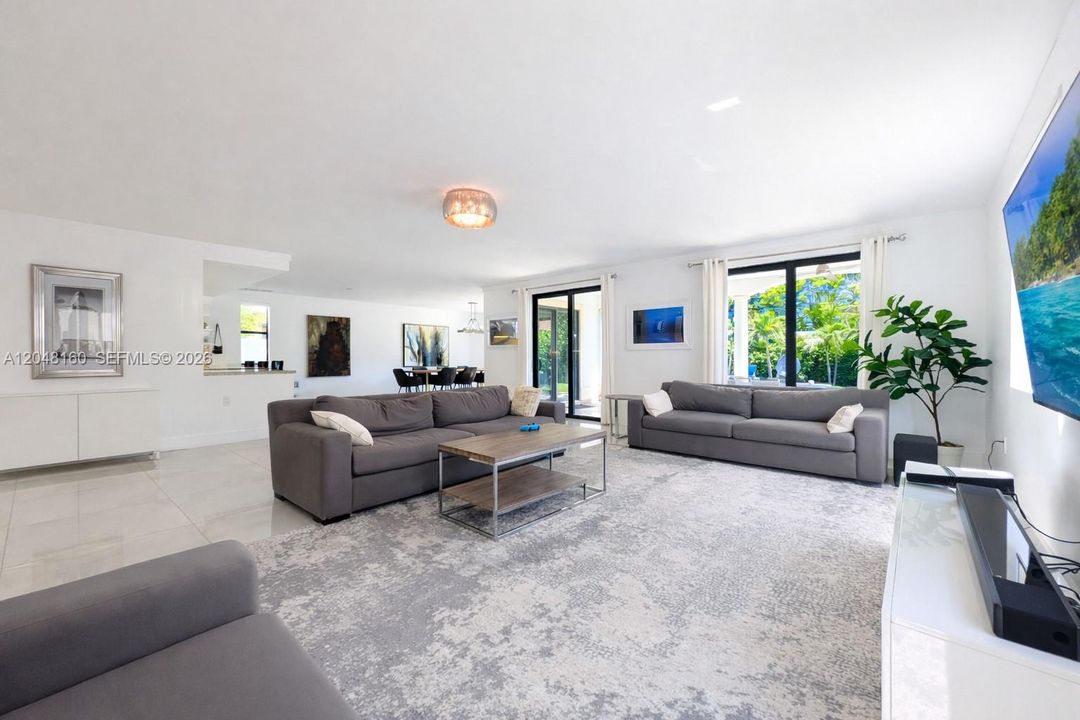 For Sale: $2,995,000 (4 beds, 4 baths, 3462 Square Feet)