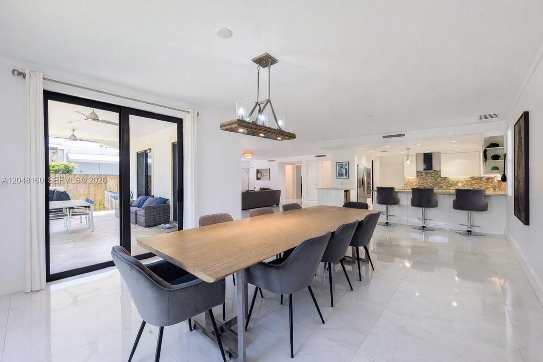 For Sale: $2,995,000 (4 beds, 4 baths, 3462 Square Feet)