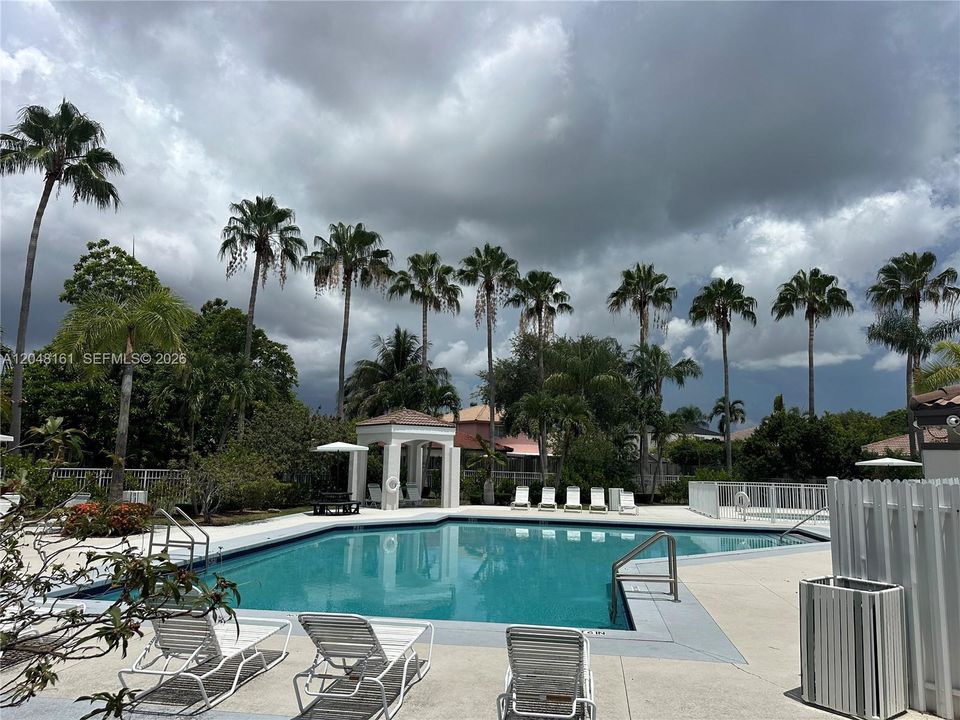 For Rent: $2,600 (2 beds, 2 baths, 840 Square Feet)