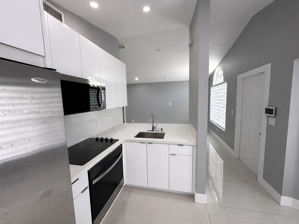 For Rent: $2,600 (2 beds, 2 baths, 840 Square Feet)