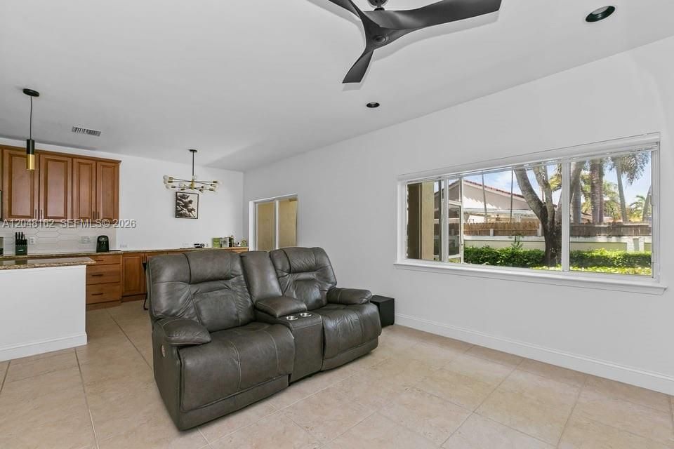For Sale: $525,000 (3 beds, 2 baths, 1633 Square Feet)