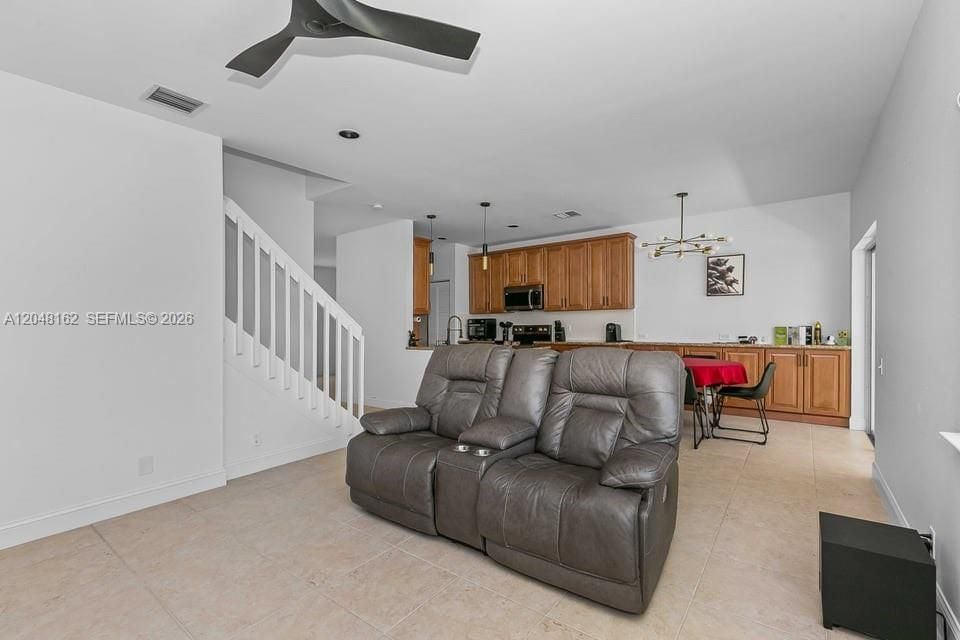 For Sale: $525,000 (3 beds, 2 baths, 1633 Square Feet)