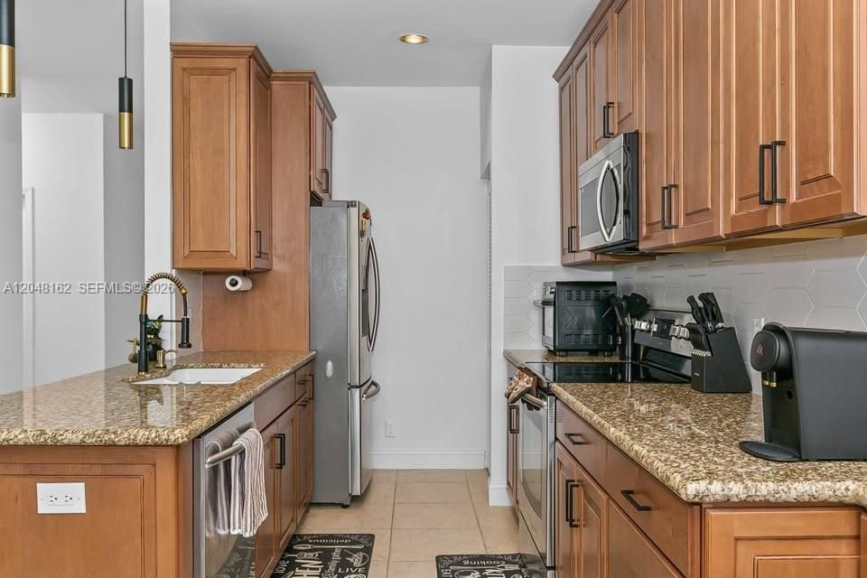 For Sale: $525,000 (3 beds, 2 baths, 1633 Square Feet)