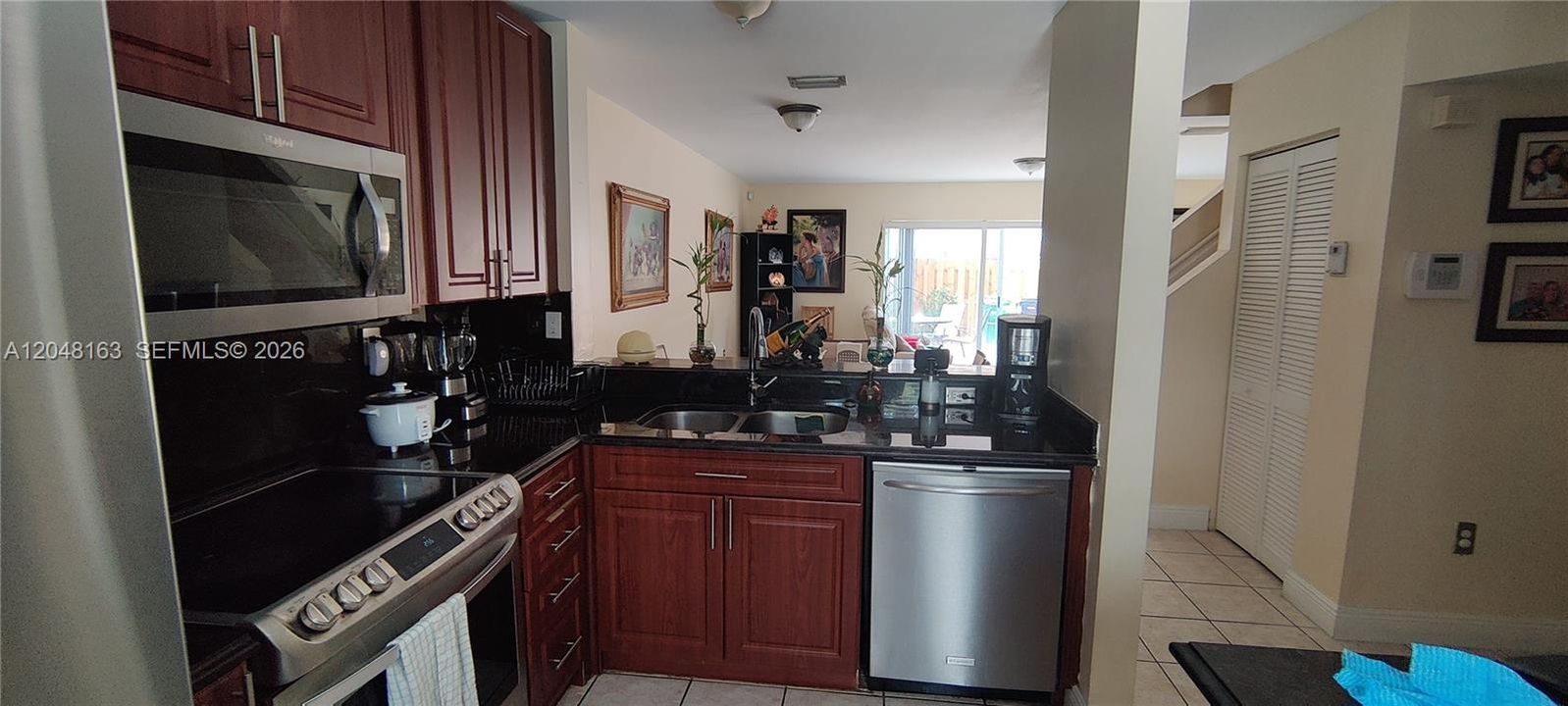 For Rent: $2,800 (3 beds, 2 baths, 1319 Square Feet)