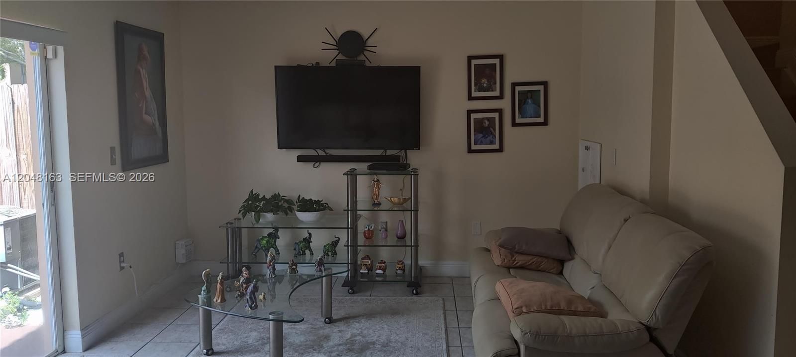 For Rent: $2,800 (3 beds, 2 baths, 1319 Square Feet)