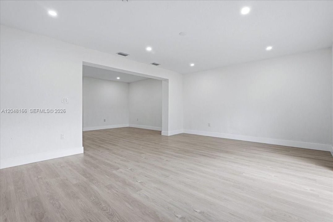 En Venta: $589,900 (3 camas, 2 baños, 1429 Pies cuadrados)