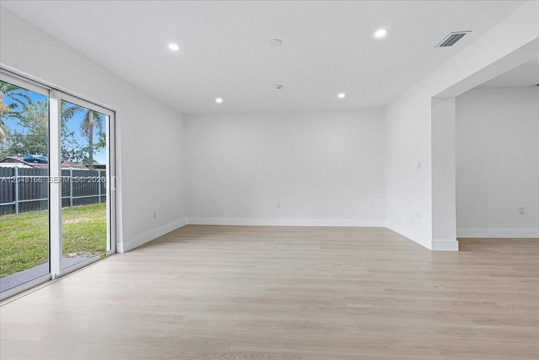 En Venta: $589,900 (3 camas, 2 baños, 1429 Pies cuadrados)