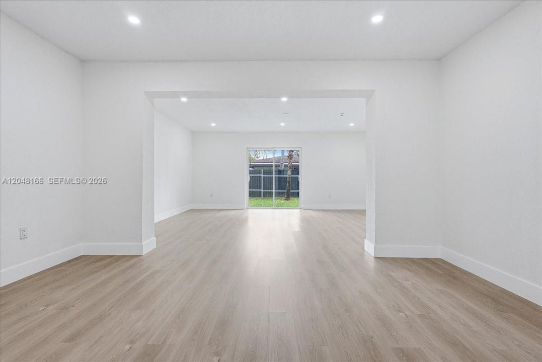 En Venta: $589,900 (3 camas, 2 baños, 1429 Pies cuadrados)
