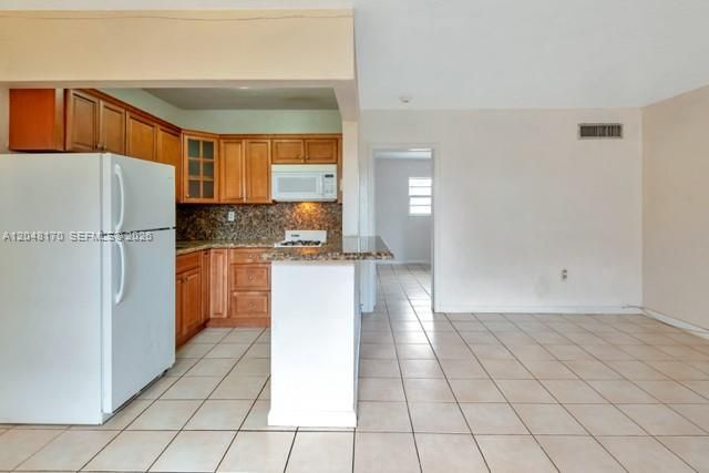 For Rent: $1,650 (1 beds, 1 baths, 583 Square Feet)
