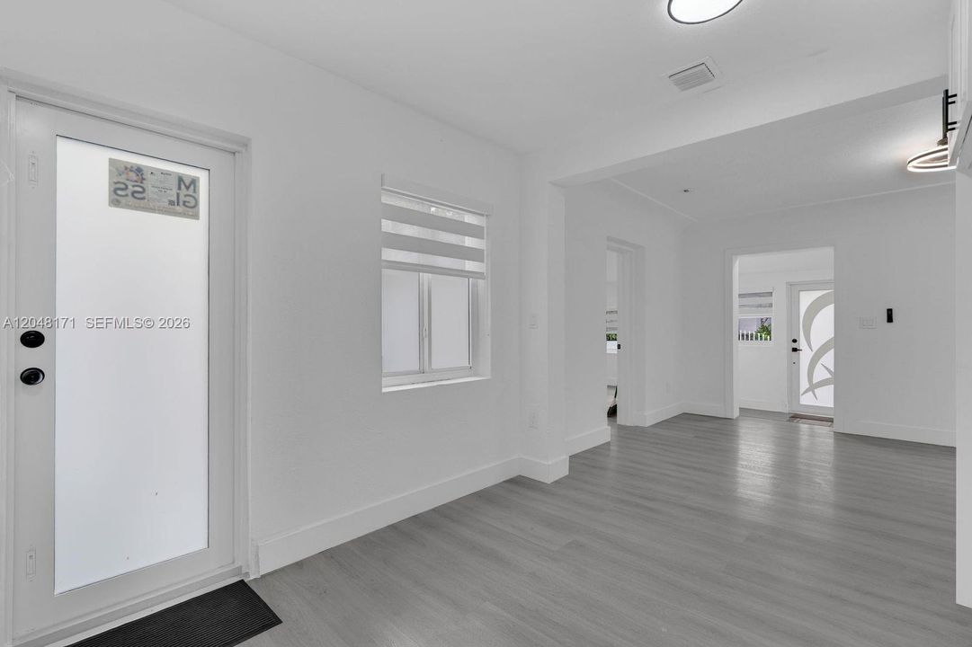 DINING ROOM/LIVING ROOM