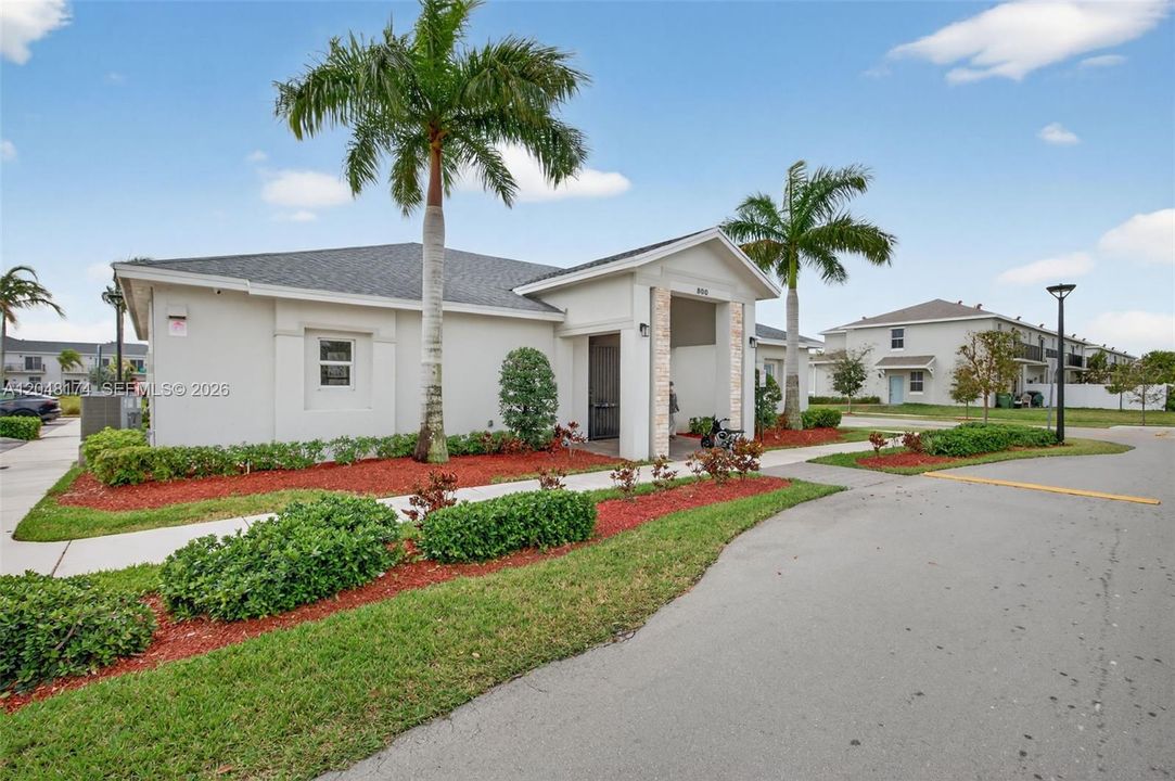 For Sale: $429,900 (4 beds, 3 baths, 1757 Square Feet)