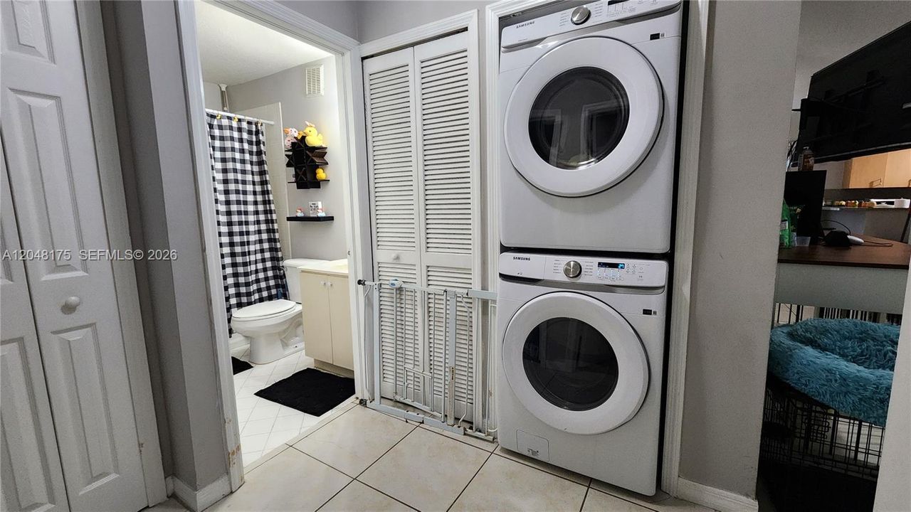 For Sale: $200,000 (3 beds, 2 baths, 1024 Square Feet)
