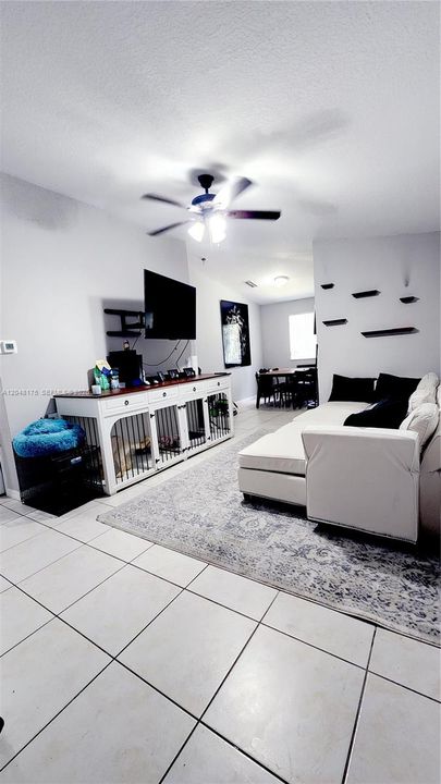 For Sale: $200,000 (3 beds, 2 baths, 1024 Square Feet)