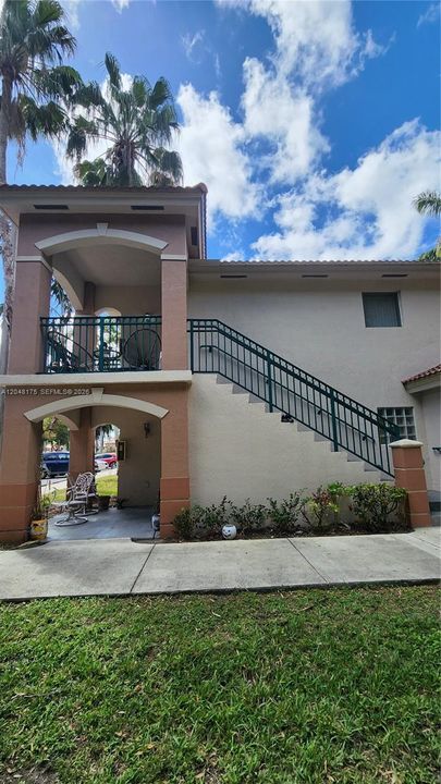 For Sale: $200,000 (3 beds, 2 baths, 1024 Square Feet)