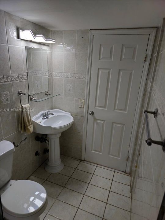 For Rent: $2,200 (3 beds, 2 baths, 1112 Square Feet)