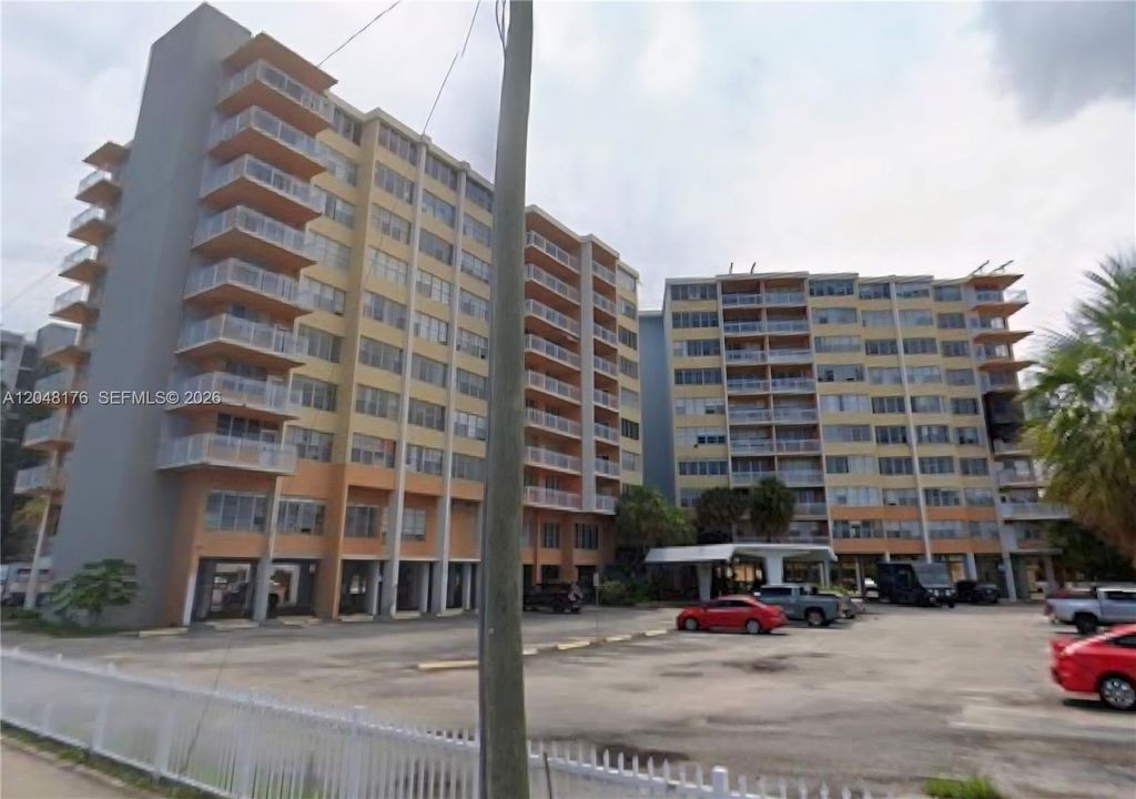 For Rent: $2,200 (3 beds, 2 baths, 1112 Square Feet)