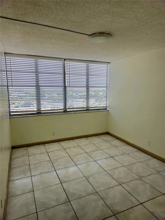 For Rent: $2,200 (3 beds, 2 baths, 1112 Square Feet)