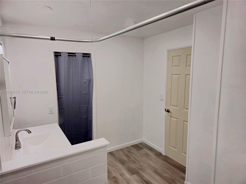 For Rent: $2,200 (3 beds, 2 baths, 1112 Square Feet)