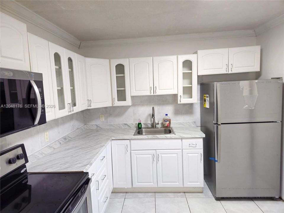 For Rent: $2,200 (3 beds, 2 baths, 1112 Square Feet)