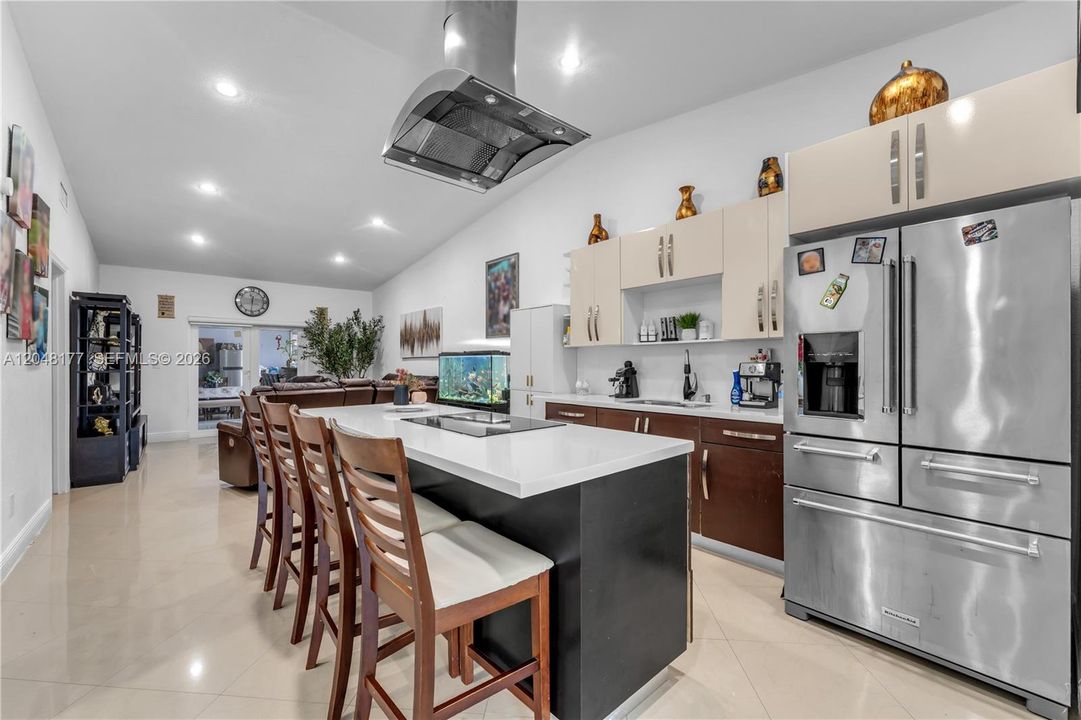 For Sale: $530,000 (2 beds, 2 baths, 1204 Square Feet)