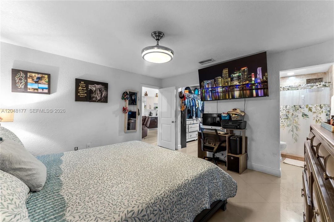 For Sale: $530,000 (2 beds, 2 baths, 1204 Square Feet)